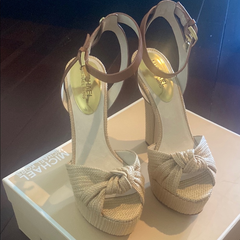 New Michael Kors Tan Platform Shoes with Ankle Straps and Chunky Heel,floor samp